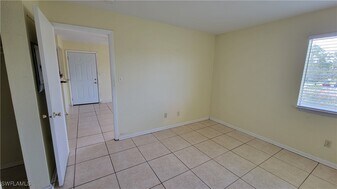 2937 Winkler Ave in Ft. Myers, FL - Building Photo