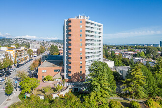 Ingleton Place in Burnaby, BC - Building Photo - Building Photo