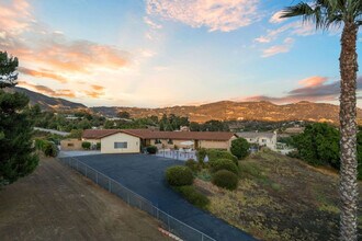 14552 Skyline Truck Trail in Jamul, CA - Building Photo - Building Photo