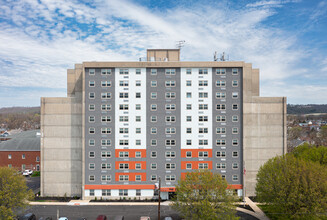 Colony Apartments in Covington, KY - Building Photo - Interior Photo