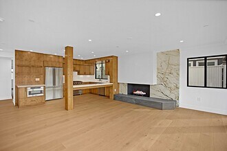 4017 Channel Pl in Newport Beach, CA - Foto de edificio - Building Photo