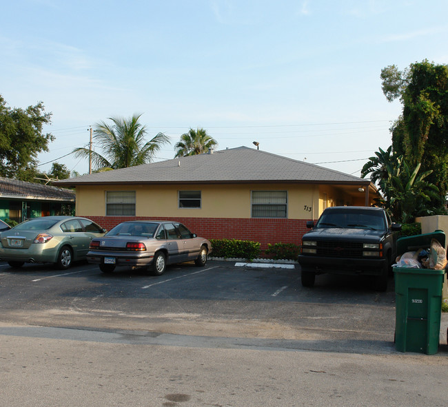 713 SE 18th St in Fort Lauderdale, FL - Building Photo - Building Photo