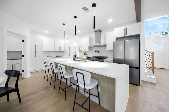 property at 7505 Larchmont Dr