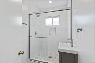 6237 Afton Pl, Unit 1/2 in Los Angeles, CA - Foto de edificio - Building Photo