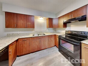 604 Barkfield Loop in Brandon, FL - Foto de edificio - Building Photo