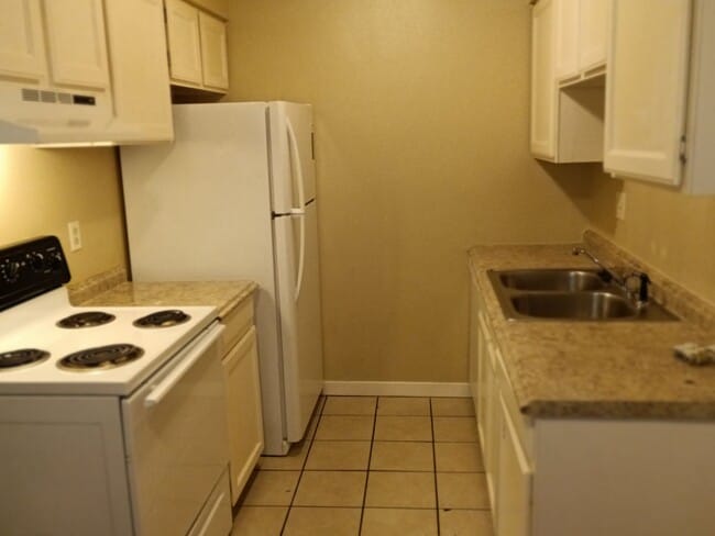 7373 W Florida Ave in Lakewood, CO - Building Photo - Building Photo