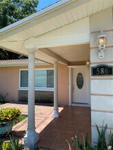 586 E Lake Dr in Largo, FL - Building Photo - Building Photo