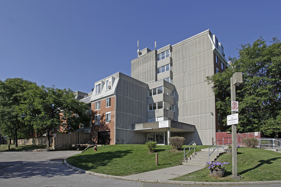 2285 The Collegeway in Mississauga, ON - Building Photo