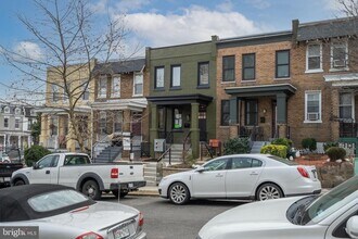 331 W St NE, Unit 1 in Washington, DC - Building Photo - Building Photo