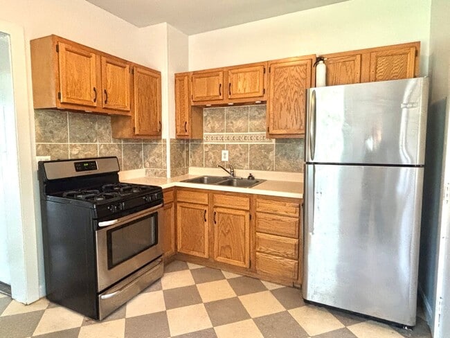 property at 904 S Burdick St