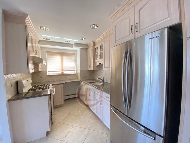 1621 Edison Ave in Bronx, NY - Building Photo - Building Photo