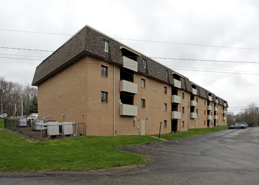 Surry Garden in Bethel Park, PA - Foto de edificio