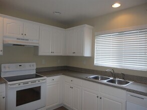 6337 Magnolia Trails Ln in Gibsonton, FL - Building Photo - Building Photo