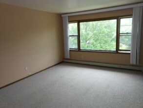 1229 S 7th St, Unit 02 in Sheboygan, WI - Building Photo - Building Photo