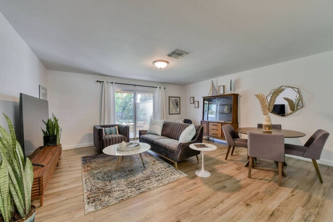 228 Curacau Dr