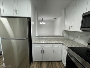 9073 Gervais Cir in Naples, FL - Foto de edificio - Building Photo