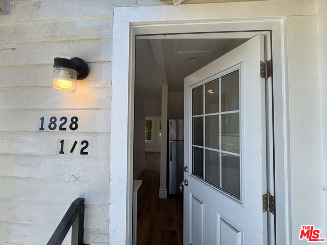 property at 1828 S Gramercy Pl