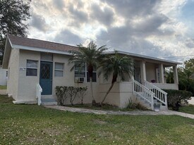 667 W Osceola St in Clermont, FL - Building Photo