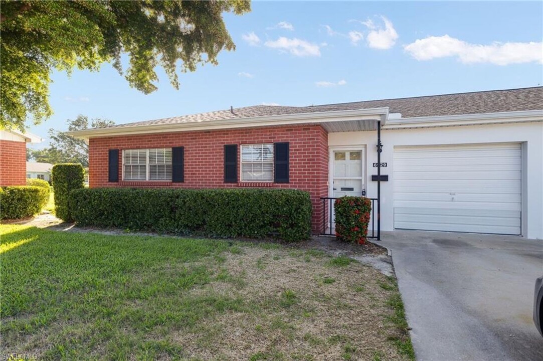 6929 Dog Leg Way in Ft. Myers, FL - Building Photo