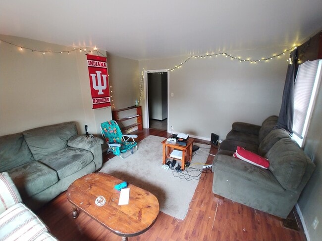 401 E 12th St-Unit -1 in Bloomington, IN - Foto de edificio - Building Photo