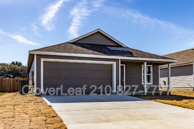 706 Wolf Crest Blvd in Seguin, TX - Building Photo - Building Photo