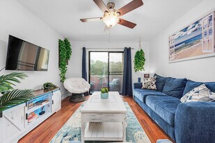 209 W Miracle Strip Pky, Unit 209 West Miracle in Mary Esther, FL - Building Photo