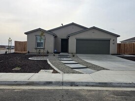 8801 Scintilla Ave in Bakersfield, CA - Building Photo