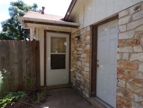 12815 Hymeadow Dr in Austin, TX - Building Photo - Building Photo