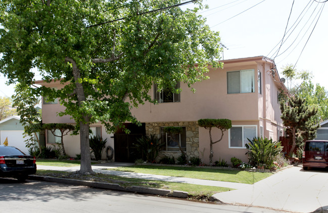 Royal Crest Apartments in Long Beach, CA - Building Photo - Building Photo