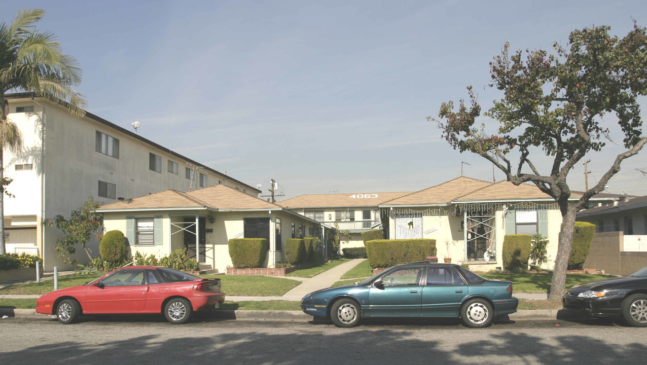 4061-4065 Broadway in Hawthorne, CA - Building Photo