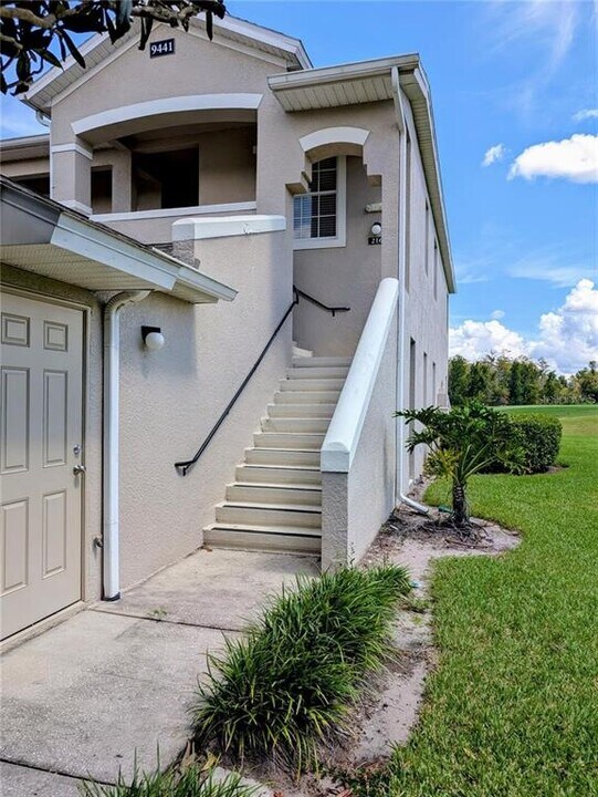 9422 Myrtle Creek Ln in Orlando, FL - Building Photo