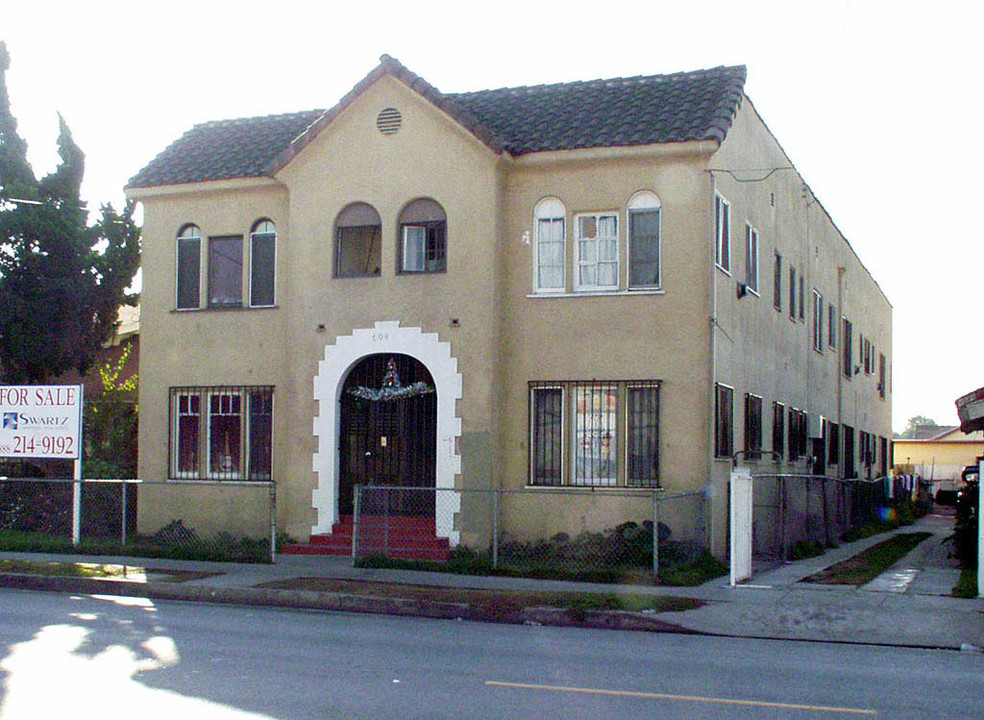 704 W 54th St in Los Angeles, CA - Building Photo