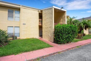 3413 Clark Rd, Unit 114 in Sarasota, FL - Building Photo