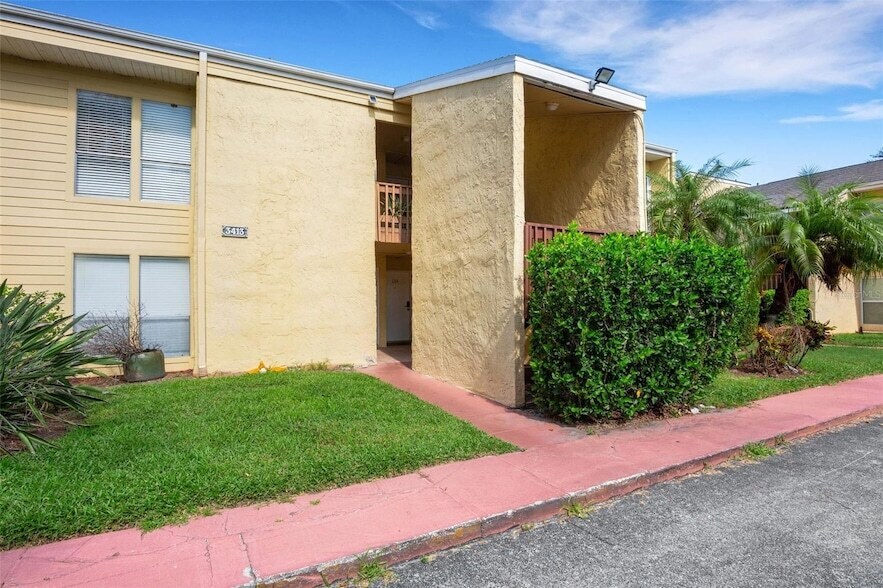 3413 Clark Rd, Unit 114 in Sarasota, FL - Building Photo