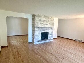 7301 Glouchester Dr in Minneapolis, MN - Building Photo - Building Photo