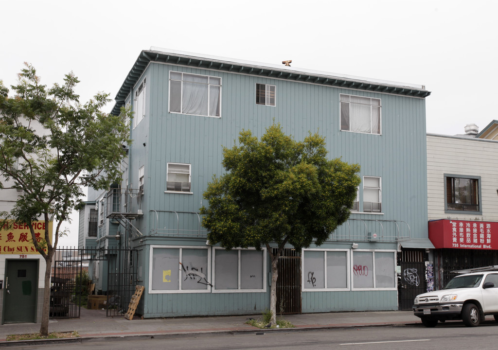 739-741 International Blvd in Oakland, CA - Building Photo