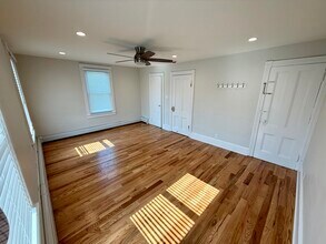 41 Gaston Ave, Unit Apartment B in Raritan, NJ - Building Photo - Building Photo