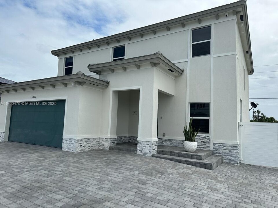 12760 SW 215th Terrace in Miami, FL - Building Photo