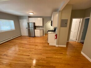 73 Hall Ave, Unit 2 in Somerville, MA - Foto de edificio - Building Photo