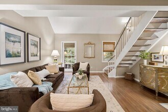 1403 E Abingdon Dr in Alexandria, VA - Building Photo - Building Photo