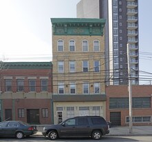 11-36 31st Ave in Astoria, NY - Building Photo