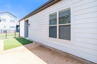 1438B Forward Dr in Little Elm, TX - Foto de edificio - Building Photo