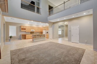 10616 Eagle Nest St in Las Vegas, NV - Foto de edificio - Building Photo