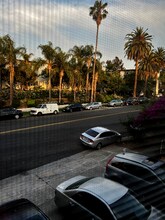 1339 Hobart Blvd in Los Angeles, CA - Foto de edificio - Building Photo