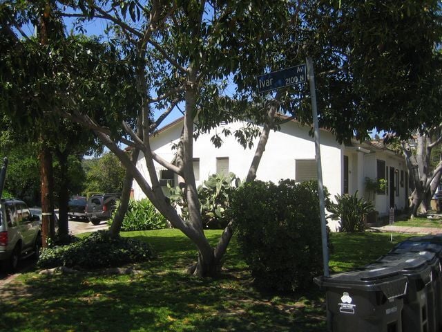 2103 Vine St, Unit 2 in Los Angeles, CA - Building Photo - Building Photo