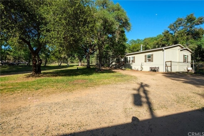 property at 3 Stoney Oaks Blvd