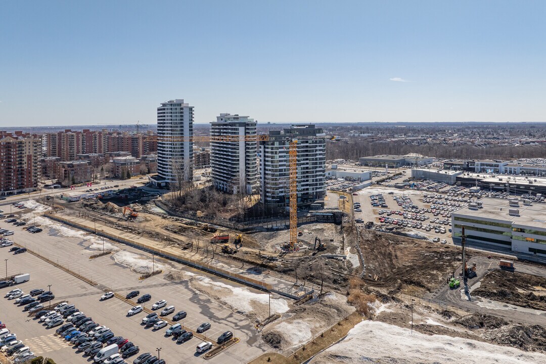 3365 Le Carrefour Boul in Laval, QC - Building Photo