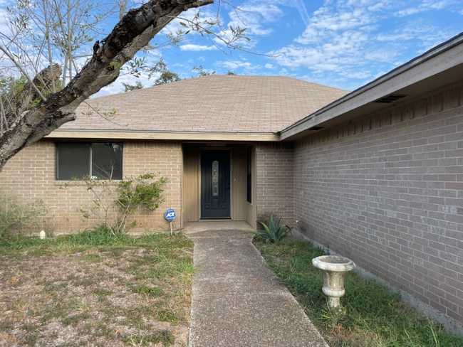 2201 Pin Oak Rd in Edinburg, TX - Building Photo - Building Photo