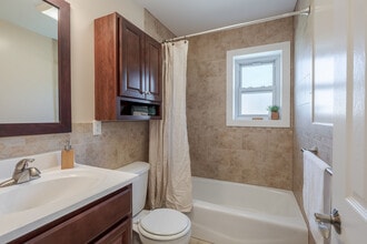 Pompton Gardens, LLC in Cedar Grove, NJ - Foto de edificio - Building Photo