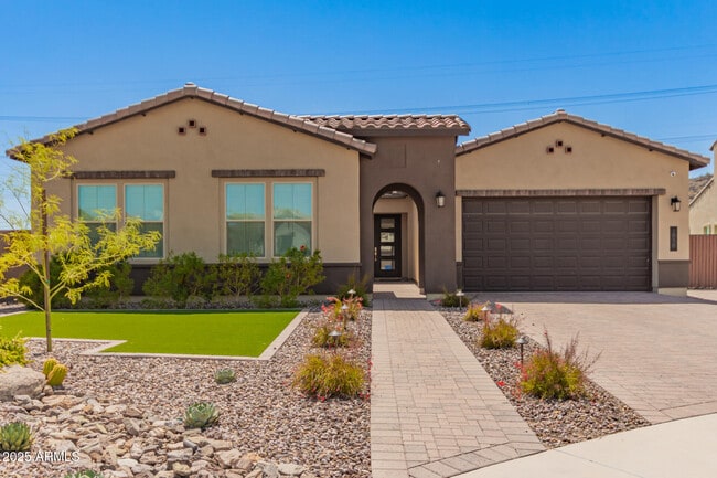 property at 1919 E Fallen Leaf Ln